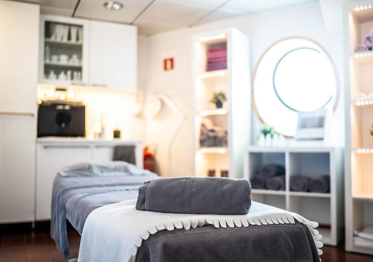 Viking Line Ferry Gabriella - One-Way Journey From Stockholm To Helsinki Hotel Bagian luar foto