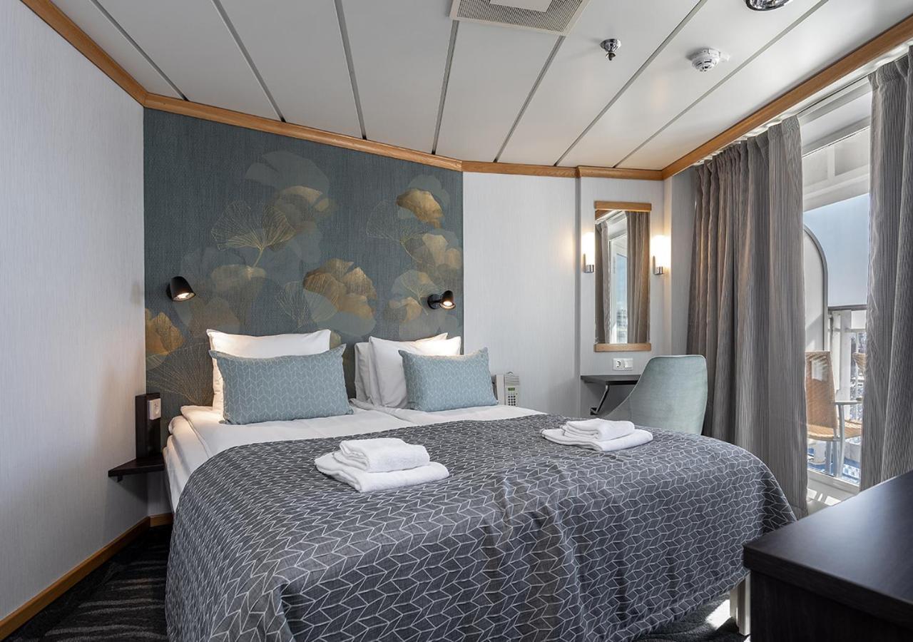 Viking Line Ferry Gabriella - One-Way Journey From Stockholm To Helsinki Hotel Bagian luar foto