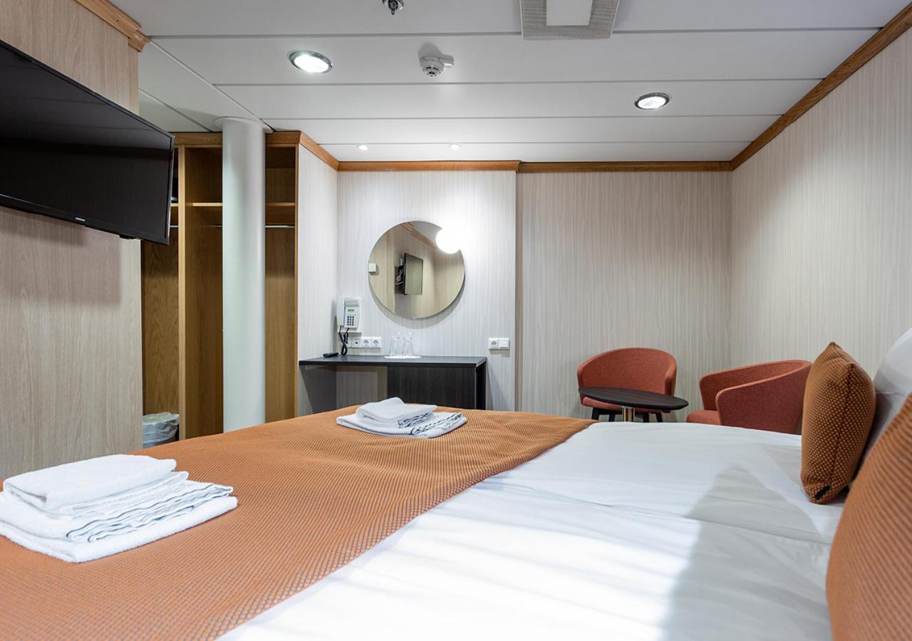 Viking Line Ferry Gabriella - One-Way Journey From Stockholm To Helsinki Hotel Ruang foto
